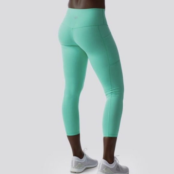 Born Primitive Rise & Grind Capri Pocket Legging Teal Mint Women's XS - Picture 2 of 11
